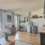 Bright 34 M Ideally Located In Paris