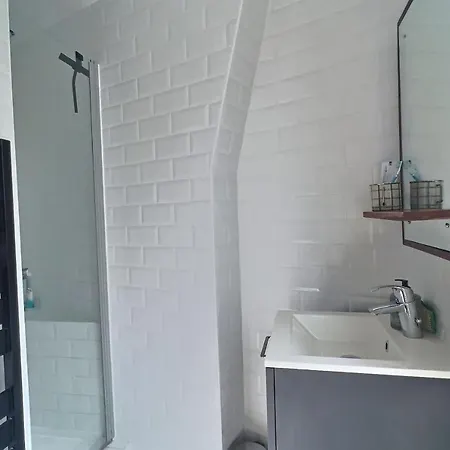 Bright 34 M Ideally Located In * Parigi